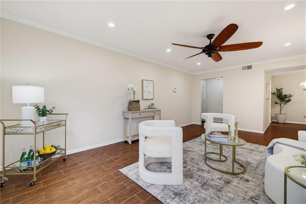 3 bedroom, 2 bathroom, 1,423 sq ft condominium for sale at 6851 Roswell Road C1, Atlanta, GA 30328 — photo 4