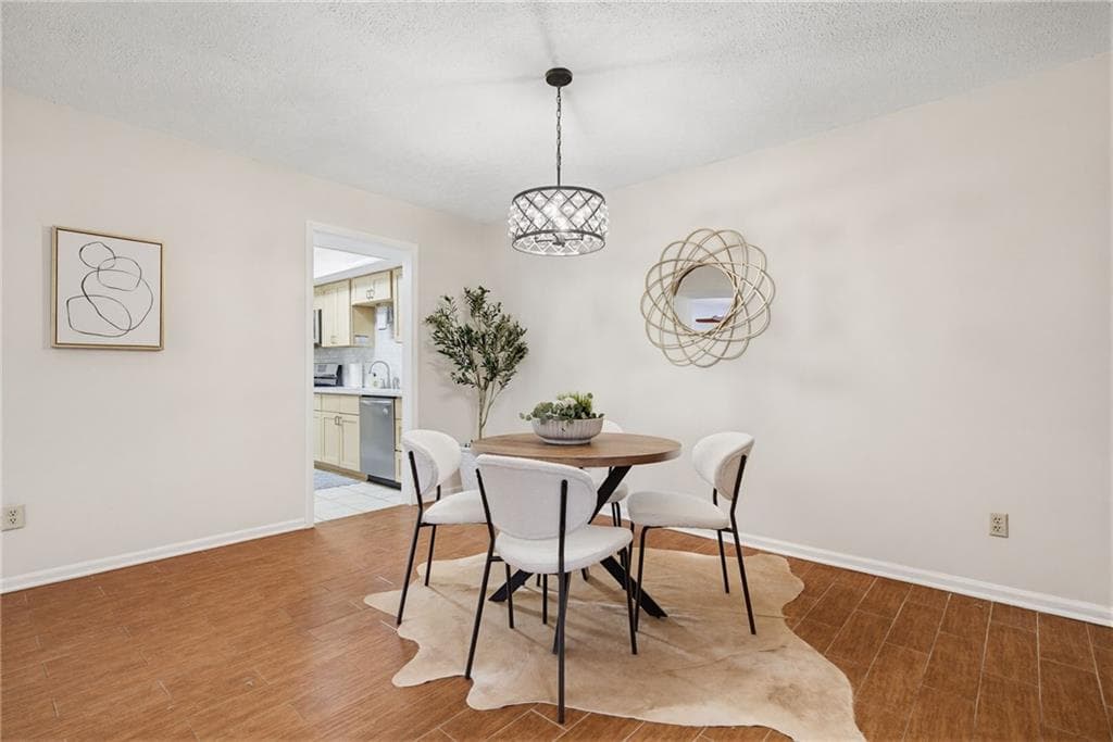 3 bedroom, 2 bathroom, 1,423 sq ft condominium for sale at 6851 Roswell Road C1, Atlanta, GA 30328 — photo 6