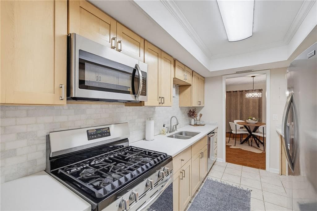 3 bedroom, 2 bathroom, 1,423 sq ft condominium for sale at 6851 Roswell Road C1, Atlanta, GA 30328 — photo 7