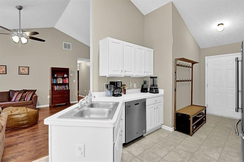 3 bedroom, 2 bathroom, 1,986 sq ft single family residence for sale at 104 Jacob Drive, Braselton, GA 30548 — photo 4