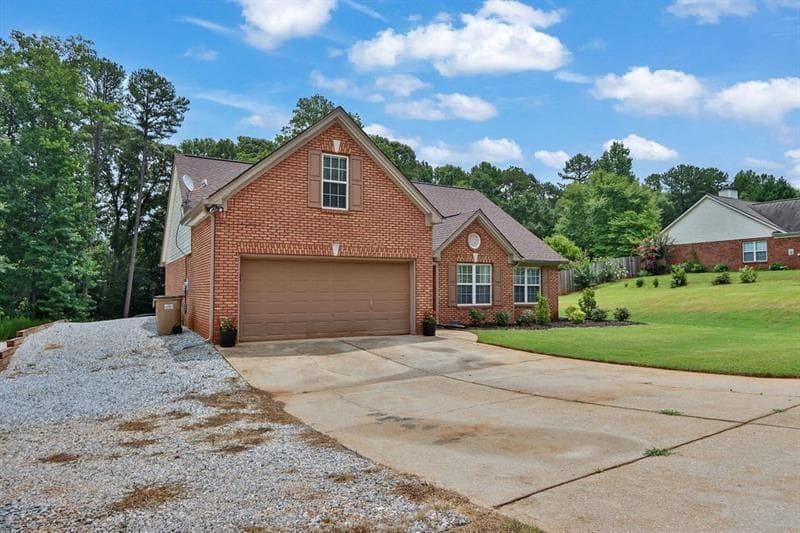 3 bedroom, 2 bathroom, 1,986 sq ft single family residence for sale at 104 Jacob Drive, Braselton, GA 30548 — photo 8
