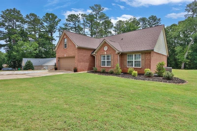 3 bedroom, 2 bathroom, 1,986 sq ft single family residence for sale at 104 Jacob Drive, Braselton, GA 30548 — photo 9