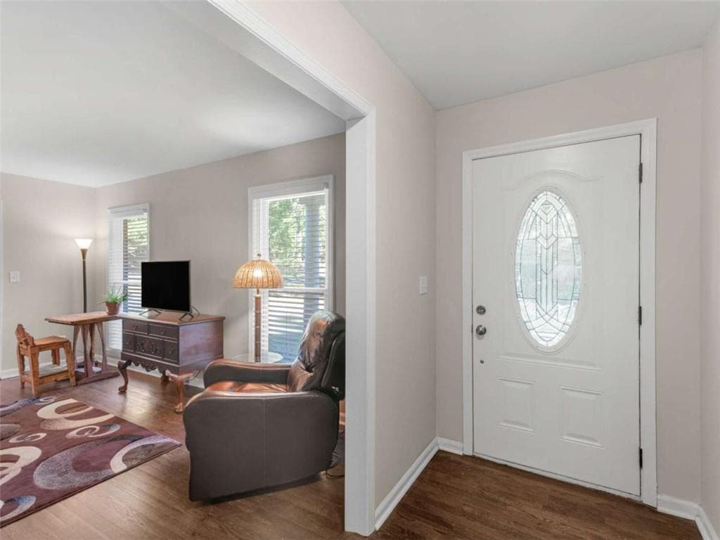 3 bedroom, 2 bathroom, 1,885 sq ft single family residence under contract at 6401 E Glen Road, Lithonia, GA 30038 — photo 2