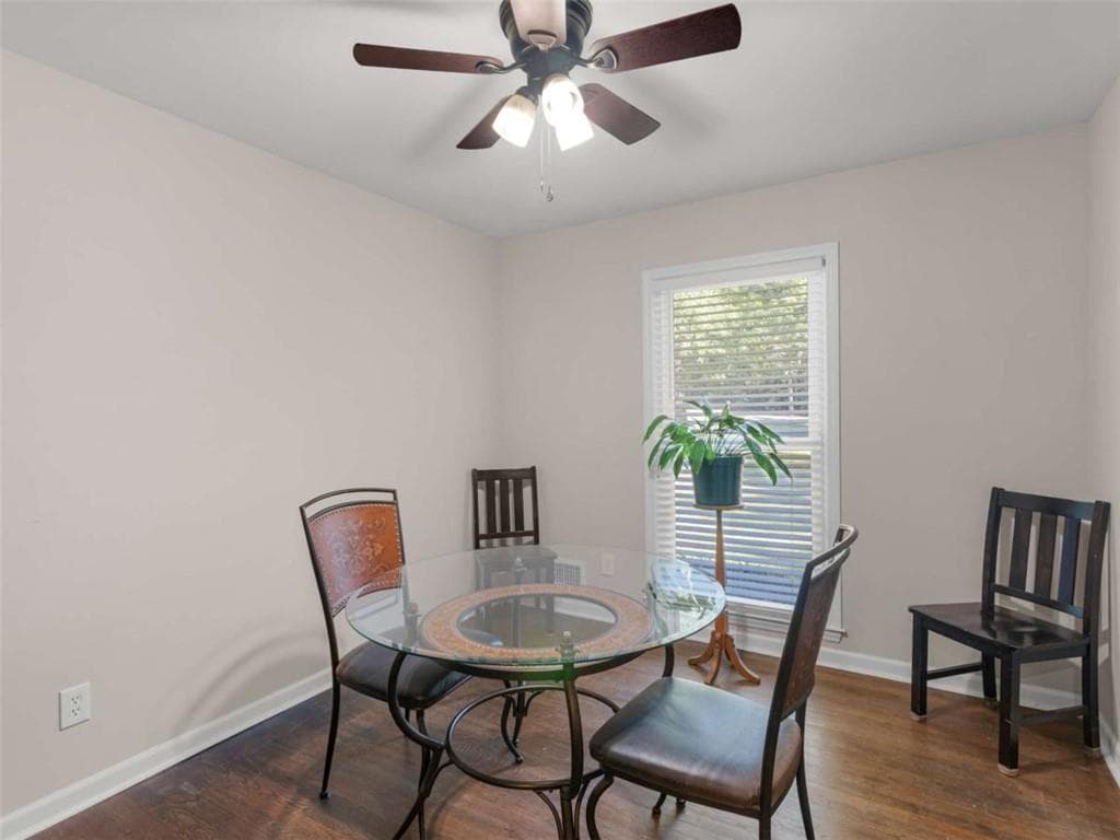3 bedroom, 2 bathroom, 1,885 sq ft single family residence under contract at 6401 E Glen Road, Lithonia, GA 30038 — photo 8