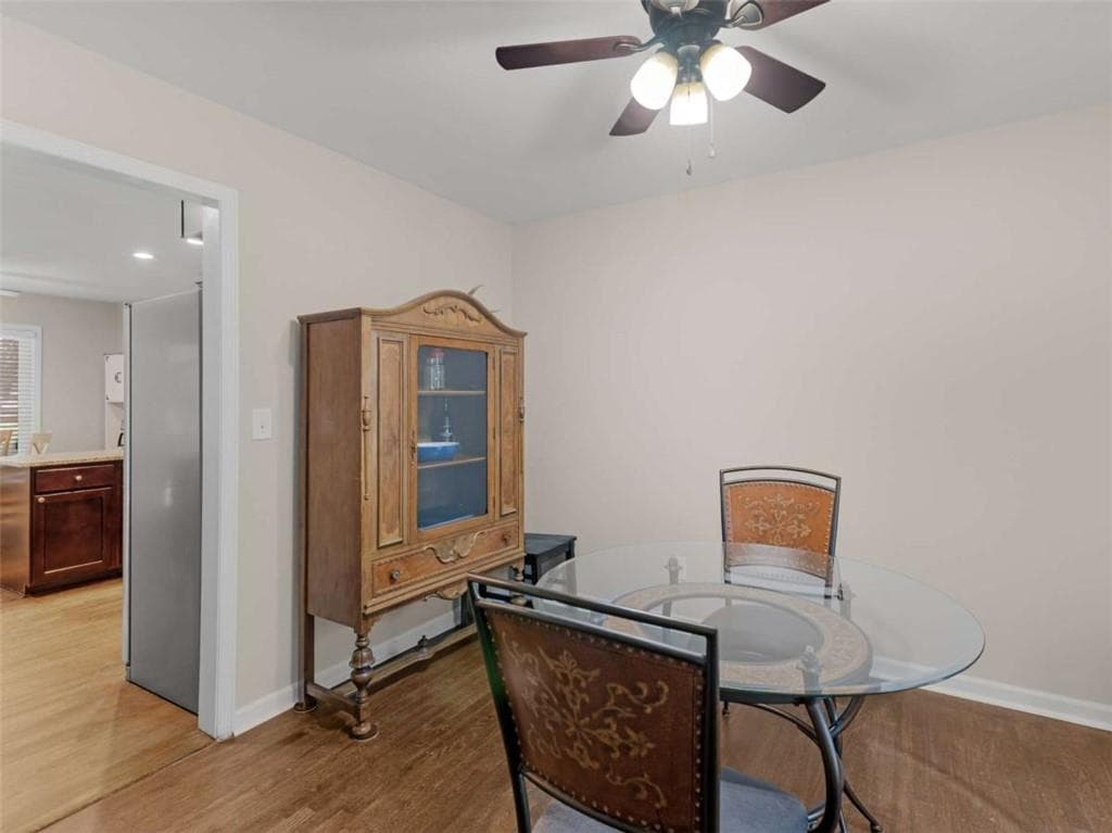 3 bedroom, 2 bathroom, 1,885 sq ft single family residence under contract at 6401 E Glen Road, Lithonia, GA 30038 — photo 9