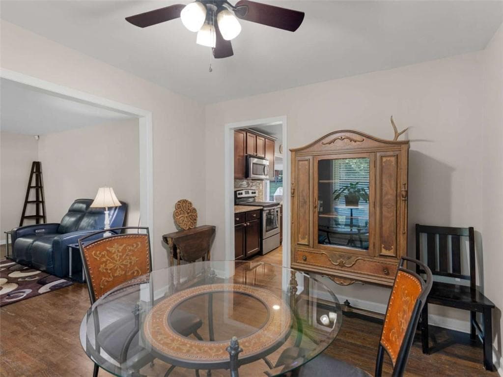 3 bedroom, 2 bathroom, 1,885 sq ft single family residence under contract at 6401 E Glen Road, Lithonia, GA 30038 — photo 10