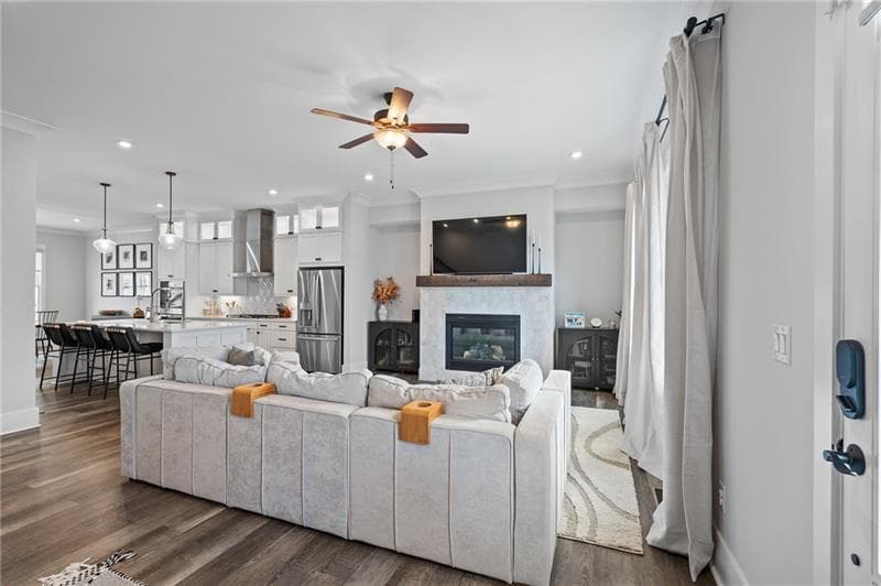3 bedroom, 4 bathroom, 2,731 sq ft townhouse for sale at 730 Elmwood Way, Roswell, GA 30075 — photo 2