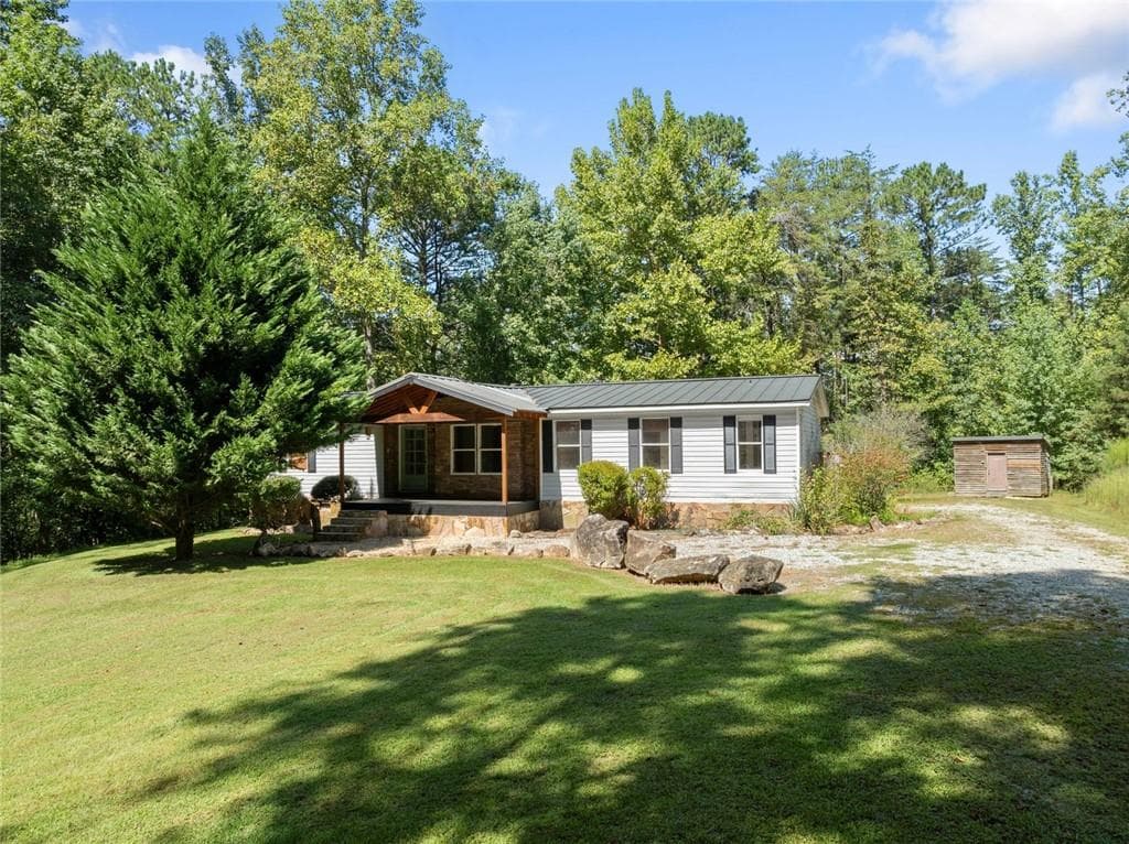 3 bedroom, 2 bathroom, 1,350 sq ft single family residence under contract at 125 Bagwell Drive, Dawsonville, GA 30534 — photo 3
