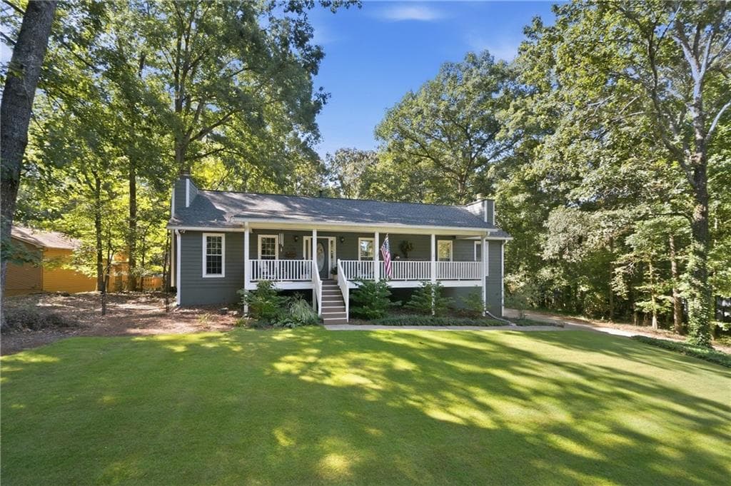 3 bedroom, 2 bathroom, 2,464 sq ft single family residence for sale at 2109 Winding Creek Lane, Marietta, GA 30064 — photo 2