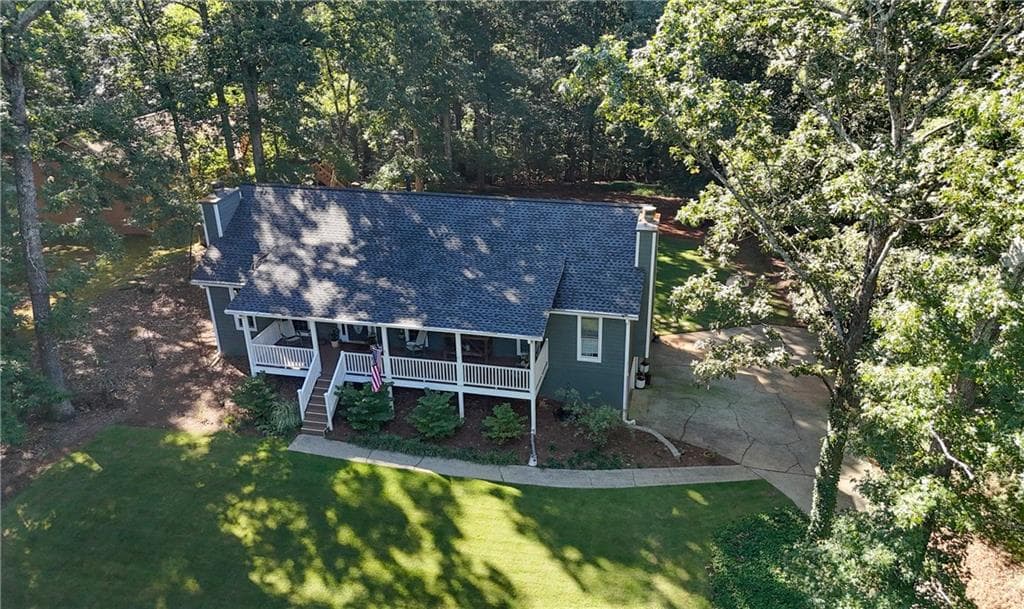 3 bedroom, 2 bathroom, 2,464 sq ft single family residence for sale at 2109 Winding Creek Lane, Marietta, GA 30064 — photo 3
