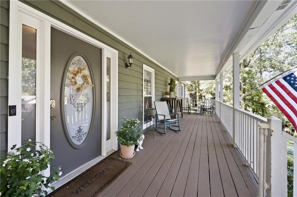 3 bedroom, 2 bathroom, 2,464 sq ft single family residence for sale at 2109 Winding Creek Lane, Marietta, GA 30064 — photo 4