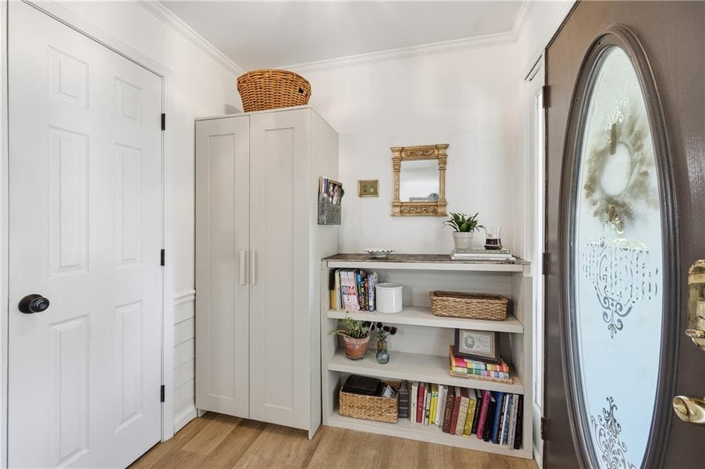 3 bedroom, 2 bathroom, 2,464 sq ft single family residence for sale at 2109 Winding Creek Lane, Marietta, GA 30064 — photo 8