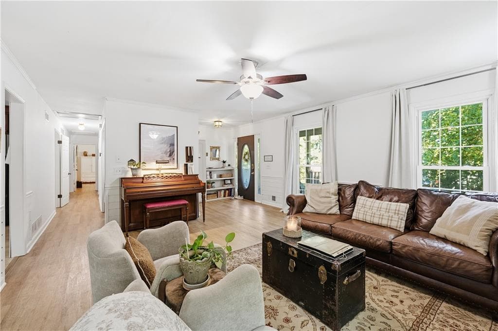 3 bedroom, 2 bathroom, 2,464 sq ft single family residence for sale at 2109 Winding Creek Lane, Marietta, GA 30064 — photo 10