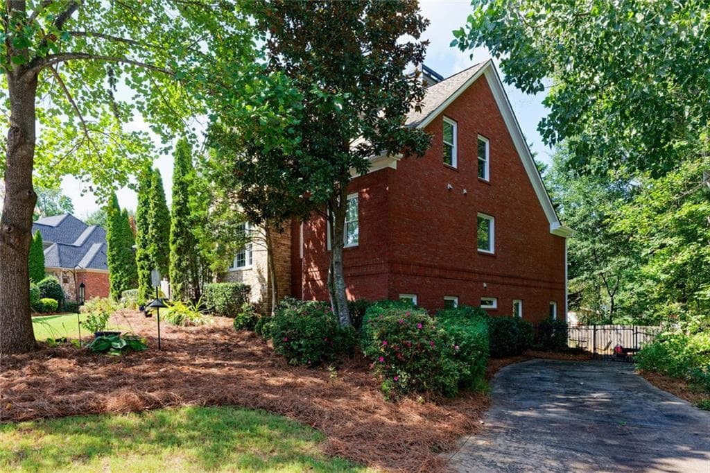 6 bedroom, 6 bathroom, 6,438 sq ft single family residence for sale at 2721 Rustling Pines Court, Marietta, GA 30062 — photo 3