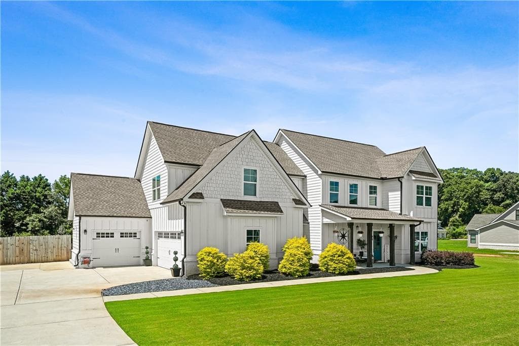 5 bedroom, 4 bathroom, 4,788 sq ft single family residence for sale at 1538 E Lake Road, Mcdonough, GA 30252 — photo 2