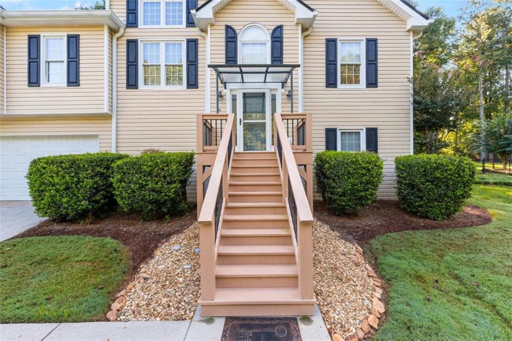 3 bedroom, 2 bathroom, 2,185 sq ft single family residence for sale at 54 Wooddale Lane, Carrollton, GA 30117 — photo 3