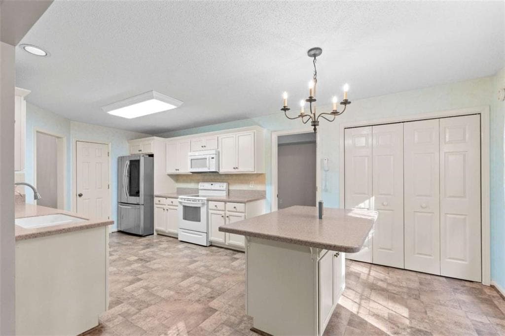 3 bedroom, 2 bathroom, 2,185 sq ft single family residence for sale at 54 Wooddale Lane, Carrollton, GA 30117 — photo 8