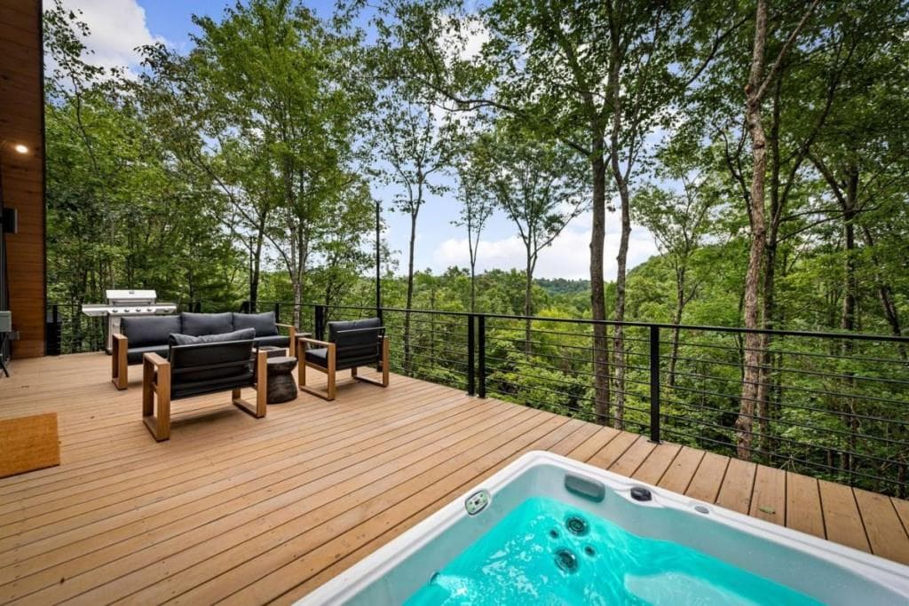 2 bedroom, 2 bathroom, 1,580 sq ft single family residence for sale at 687 Left Turn, Blue Ridge, GA 30513 — photo 2