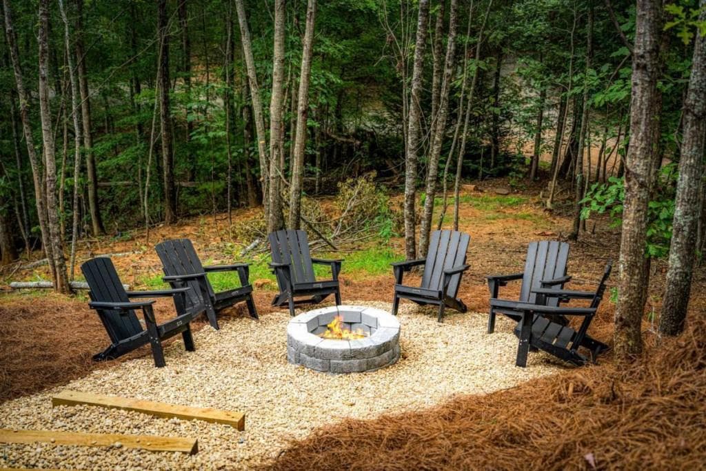 2 bedroom, 2 bathroom, 1,580 sq ft single family residence for sale at 687 Left Turn, Blue Ridge, GA 30513 — photo 4