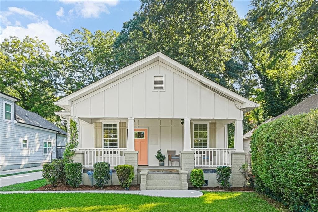3 bedroom, 2 bathroom, 1,400 sq ft single family residence under contract at 1704 Evans Drive, Atlanta, GA 30310