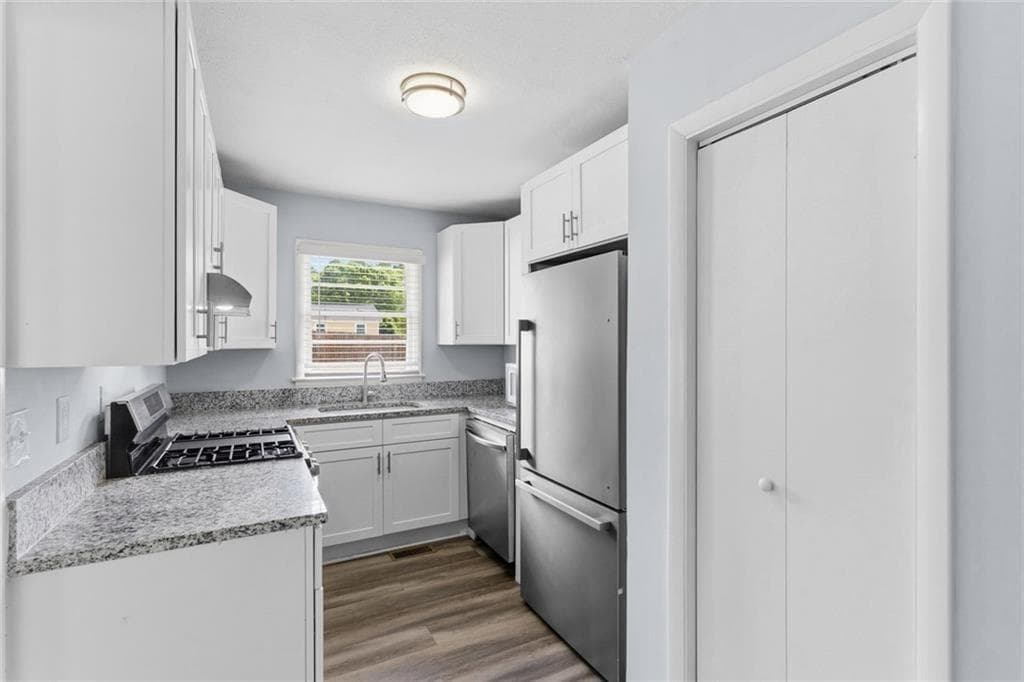 3 bedroom, 2 bathroom, 1,208 sq ft single family residence for sale at 2363 Beverly Lane, Marietta, GA 30060 — photo 10