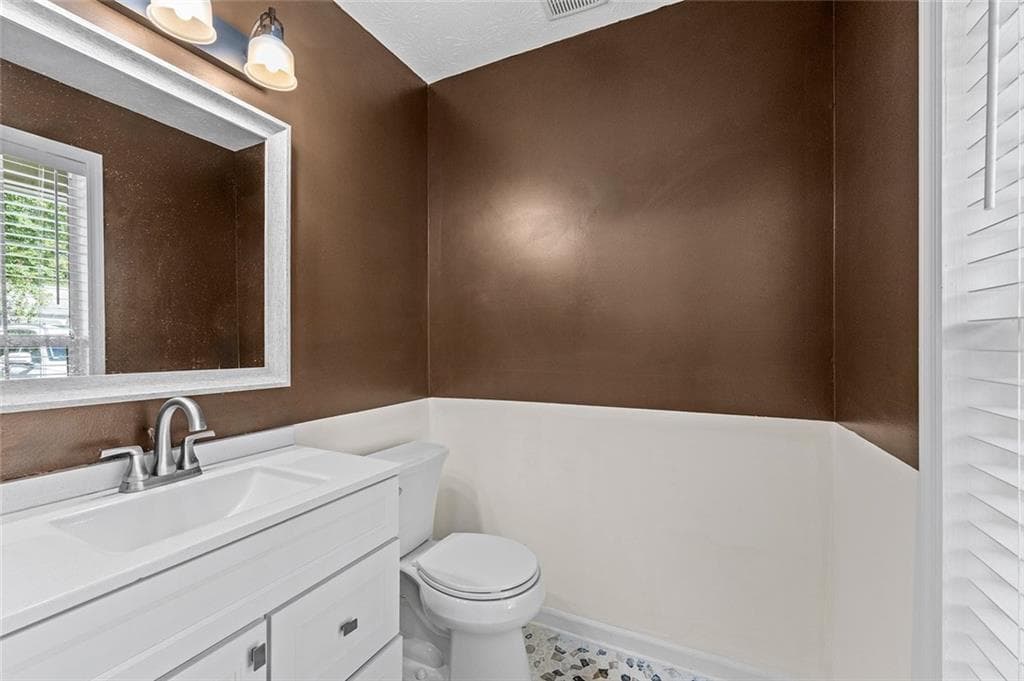 3 bedroom, 3 bathroom, 1,698 sq ft single family residence under contract at 445 Carriage Court, Johns Creek, GA 30022 — photo 10