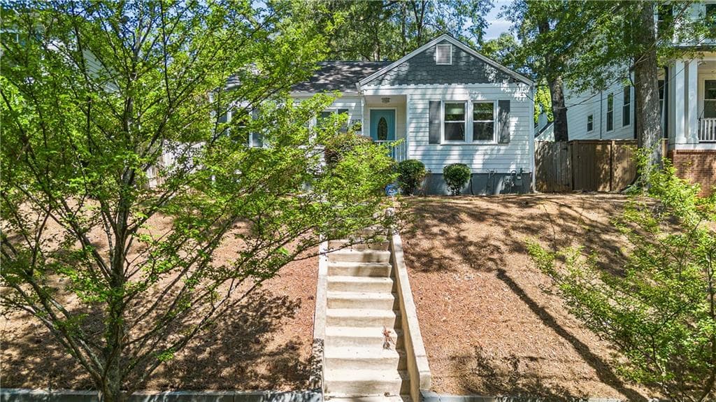 2 bedroom, 2 bathroom, 1,031 sq ft single family residence for sale at 2270 1st Avenue, Atlanta, GA 30317 — photo 2