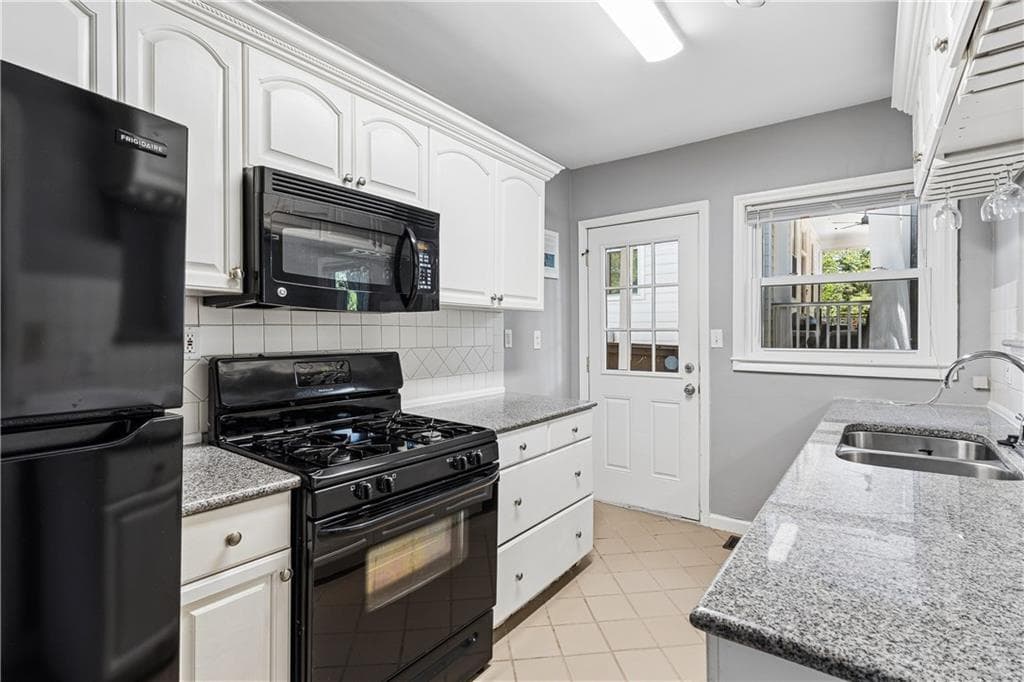 2 bedroom, 2 bathroom, 1,031 sq ft single family residence for sale at 2270 1st Avenue, Atlanta, GA 30317 — photo 8