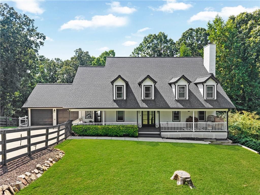 6 bedroom, 5 bathroom, 4,436 sq ft single family residence for sale at 1850 Bernice Drive, Cumming, GA 30041 — photo 3