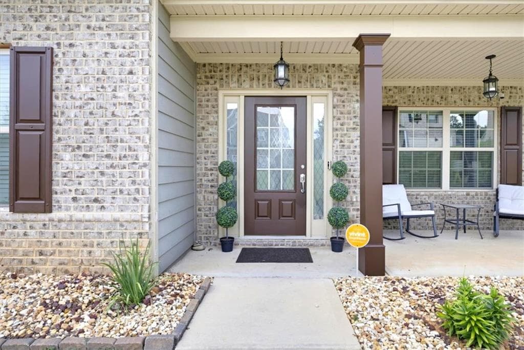 5 bedroom, 3 bathroom, 2,438 sq ft single family residence for sale at 2601 Glenbrook Lane, Conyers, GA 30012 — photo 4