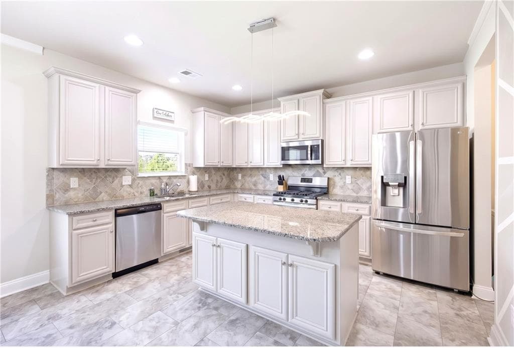 5 bedroom, 3 bathroom, 2,438 sq ft single family residence for sale at 2601 Glenbrook Lane, Conyers, GA 30012 — photo 8