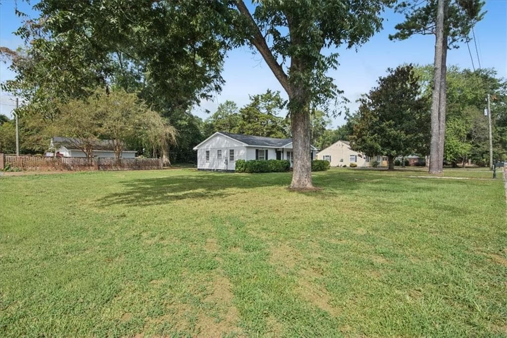 3 bedroom, 2 bathroom single family residence under contract at 117 Chestnut Street, Cedartown, GA 30125 — photo 2