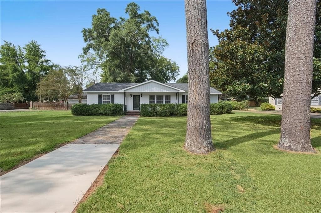 3 bedroom, 2 bathroom single family residence under contract at 117 Chestnut Street, Cedartown, GA 30125 — photo 3