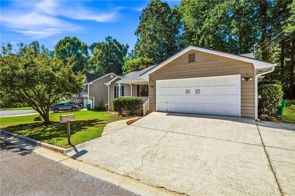3 bedroom, 2 bathroom, 1,438 sq ft single family residence for sale at 767 Pepperwood Trail, Stone Mountain, GA 30087 — photo 3