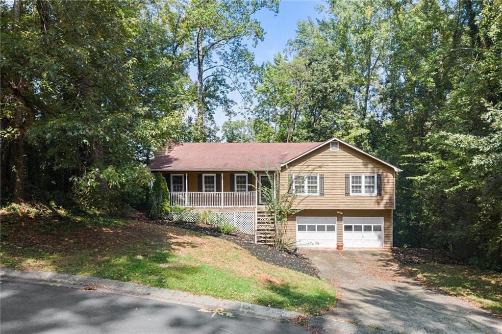 3 bedroom, 3 bathroom, 1,820 sq ft single family residence for sale at 4916 Hawk Trail, Marietta, GA 30066
