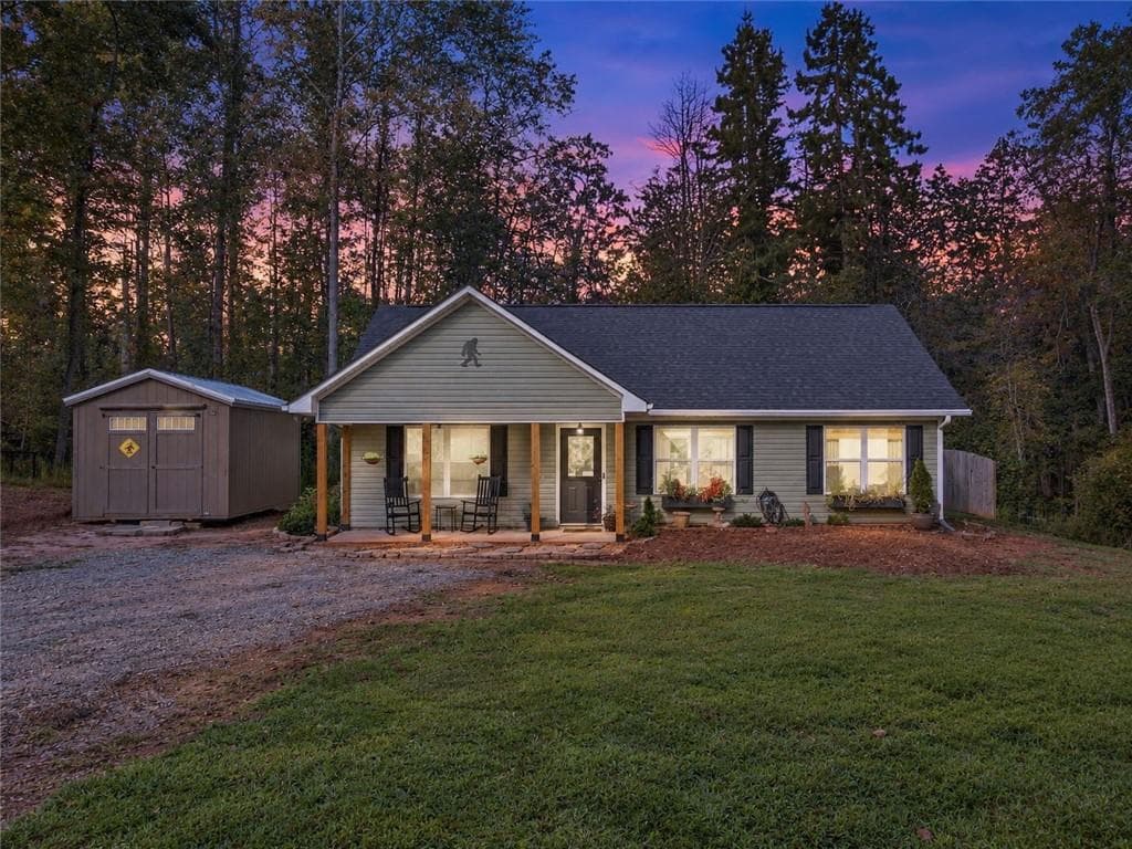 3 bedroom, 2 bathroom, 1,130 sq ft single family residence for sale at 63 Wood Ridge Trail, Dawsonville, GA 30534 — photo 1 of 46