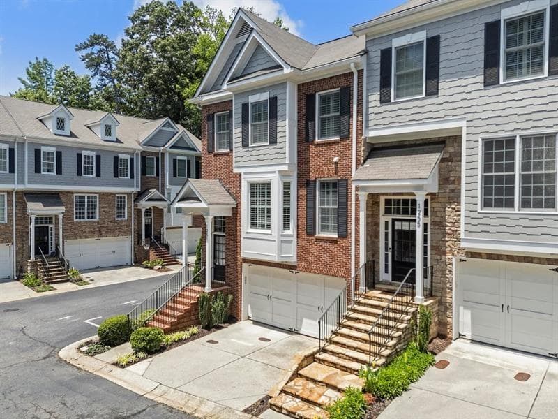 4 bedroom, 4 bathroom, 2,212 sq ft townhouse for sale at 1251 Brickton Drive, Atlanta, GA 30318 — photo 2