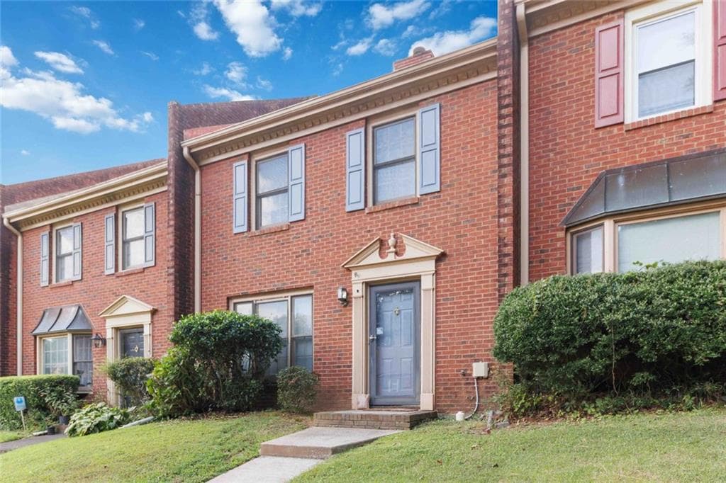 2 bedroom, 3 bathroom, 1,302 sq ft townhouse for rent at 6146 Keswick Row Row, Tucker, GA 30084 for $1,750 a month — photo 4