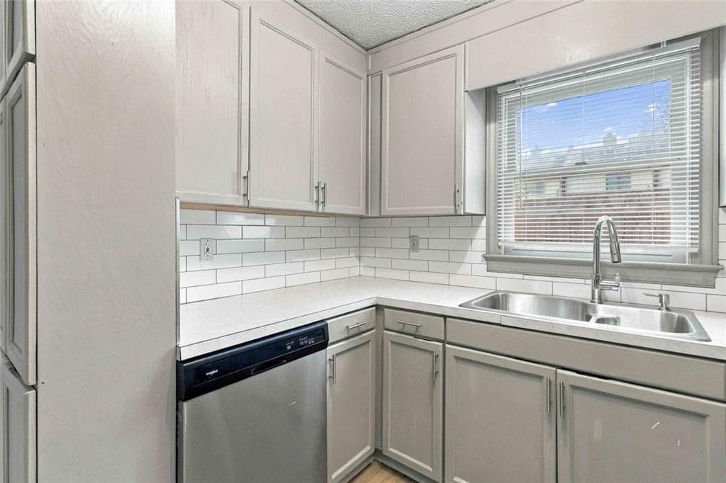 2 bedroom, 3 bathroom, 1,302 sq ft townhouse for rent at 6146 Keswick Row Row, Tucker, GA 30084 for $1,750 a month — photo 10