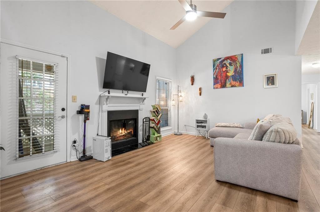 3 bedroom, 2 bathroom, 1,587 sq ft condominium for sale at 3960 Riverlook Parkway 207, Marietta, GA 30067 — photo 2