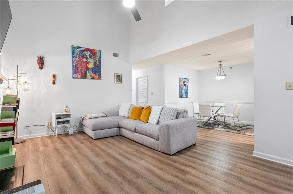 3 bedroom, 2 bathroom, 1,587 sq ft condominium for sale at 3960 Riverlook Parkway 207, Marietta, GA 30067 — photo 3