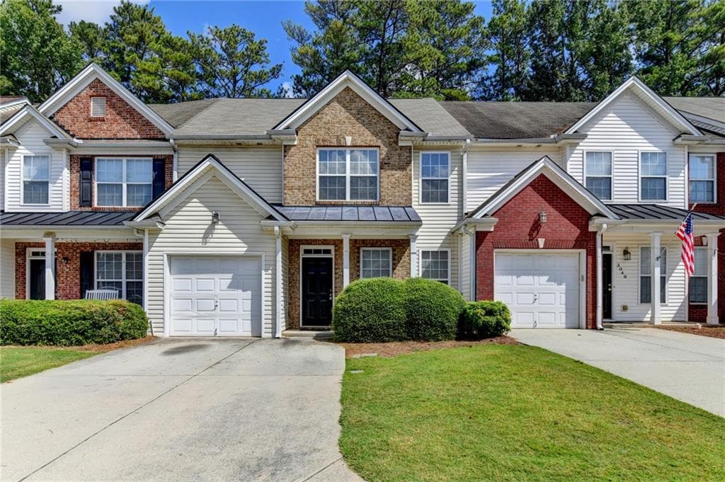 3 bedroom, 3 bathroom, 1,852 sq ft townhouse for sale at 3050 Kentmere Drive, Cumming, GA 30040 — photo 1 of 23