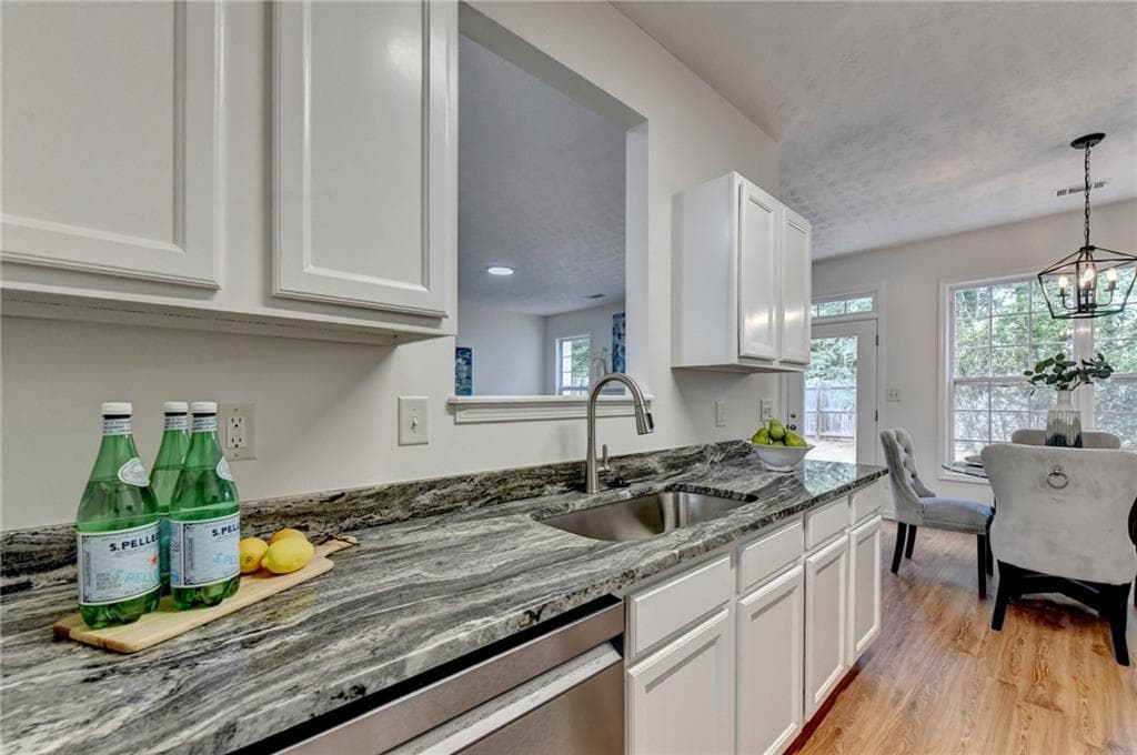 3 bedroom, 3 bathroom, 1,852 sq ft townhouse for sale at 3050 Kentmere Drive, Cumming, GA 30040 — photo 4