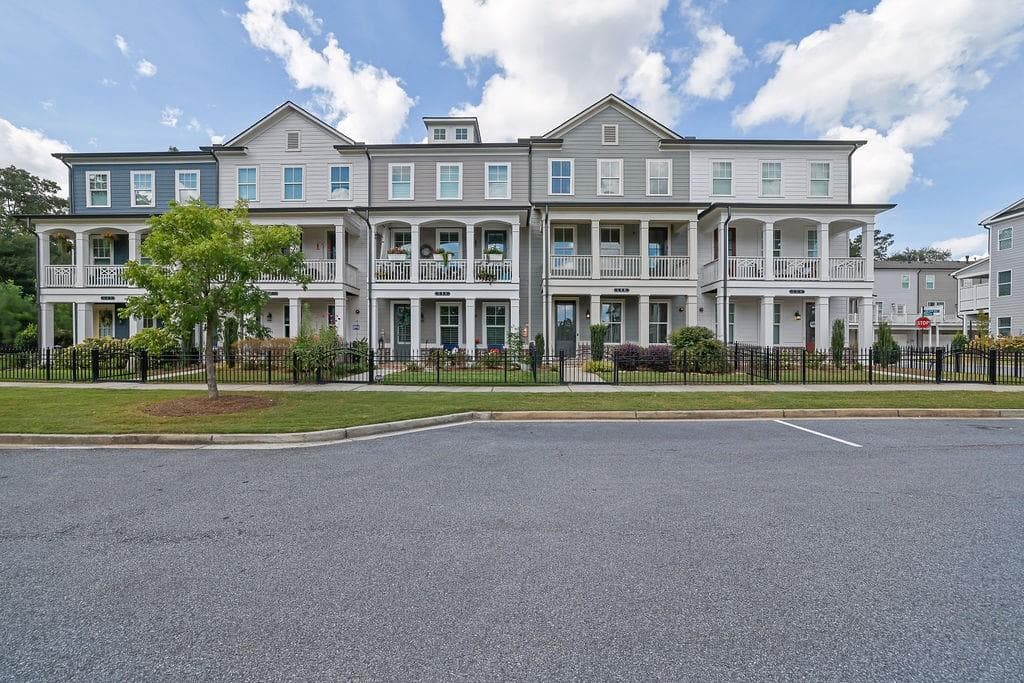 3 bedroom, 4 bathroom, 2,133 sq ft townhouse for sale at 156 Meadow Mill Road, Woodstock, GA 30188 — photo 2