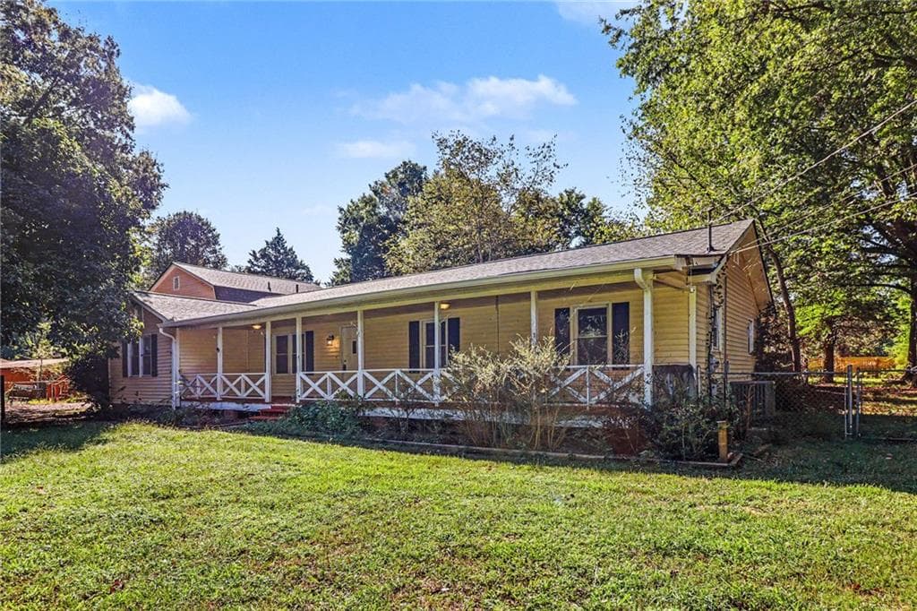5 bedroom, 4 bathroom, 3,103 sq ft single family residence for sale at 30 Patton Street, Cartersville, GA 30120
