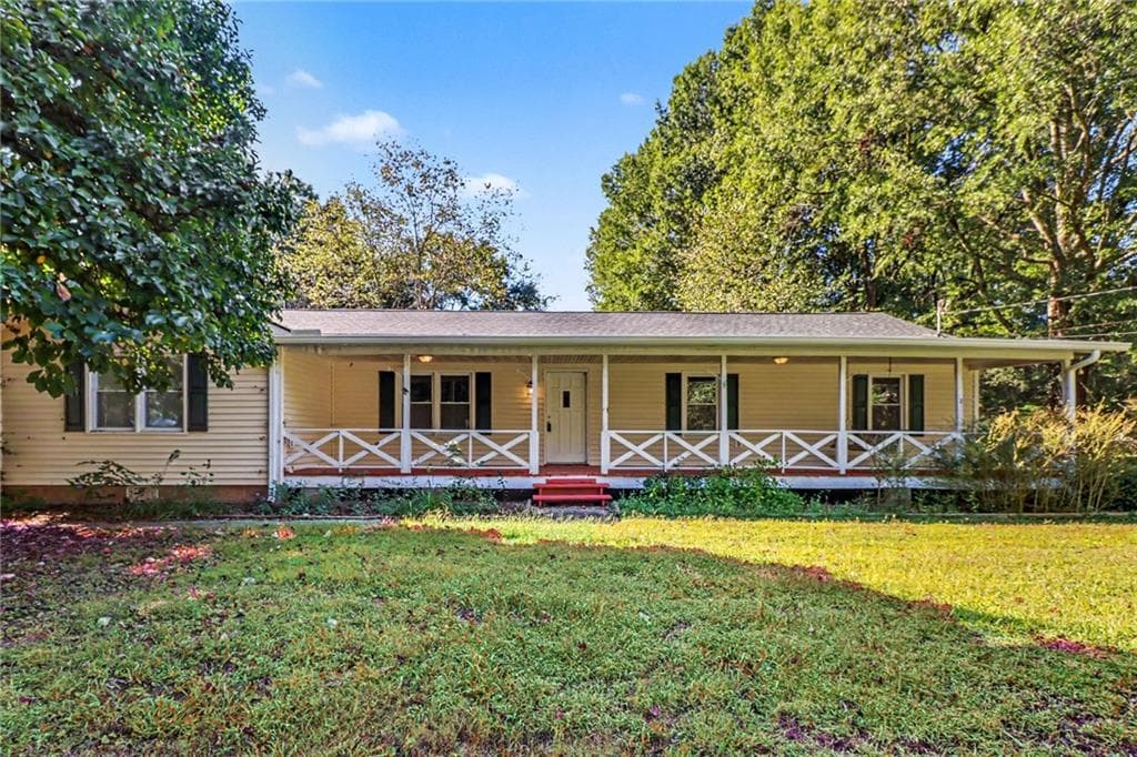 5 bedroom, 4 bathroom, 3,103 sq ft single family residence for sale at 30 Patton Street, Cartersville, GA 30120 — photo 2