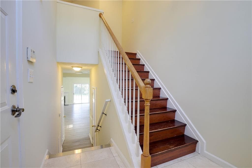 3 bedroom, 3 bathroom, 1,706 sq ft single family residence for rent at 4033 Oak Glenn Drive, Duluth, GA 30096 for $1,900 a month — photo 2