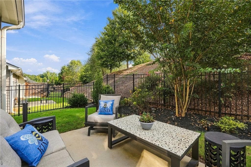 3 bedroom, 3 bathroom, 2,190 sq ft townhouse for sale at 4581 Grenadine Circle, Acworth, GA 30101 — photo 10
