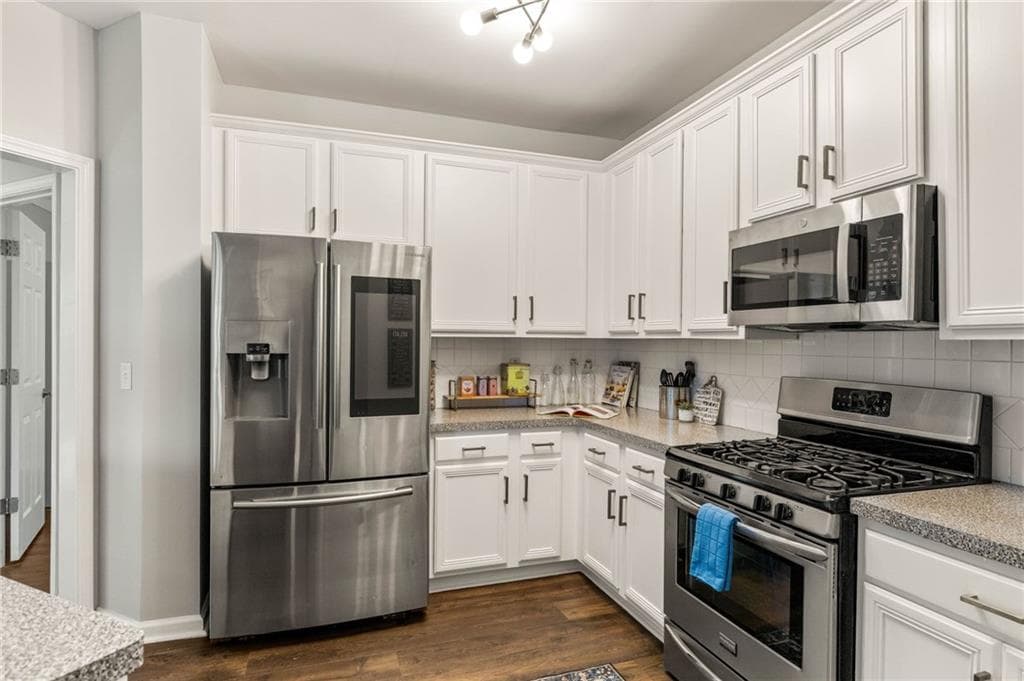 3 bedroom, 3 bathroom, 2,592 sq ft single family residence for sale at 3520 Kensington Parc Circle, Avondale Estates, GA 30002 — photo 10