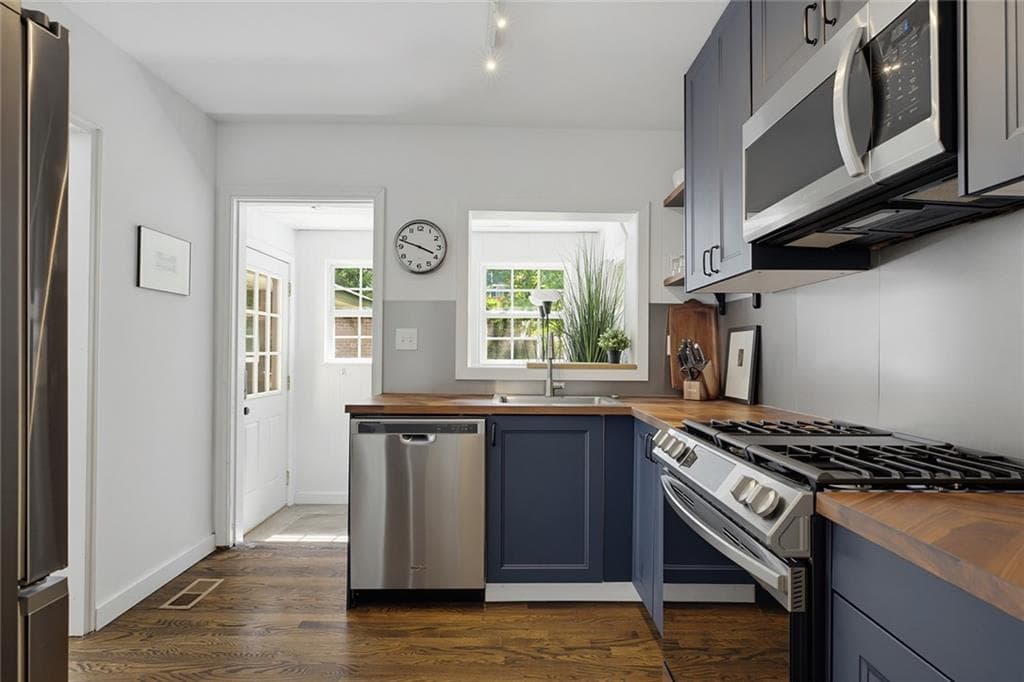 3 bedroom, 2 bathroom, 1,580 sq ft single family residence for sale at 2397 Greylock Pl, Decatur, GA 30030 — photo 8